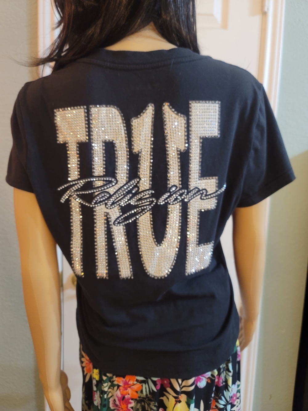 Women's Crystal 'True Religion' Rhinestone V Neck Graphic Tee Black Sz LARGE